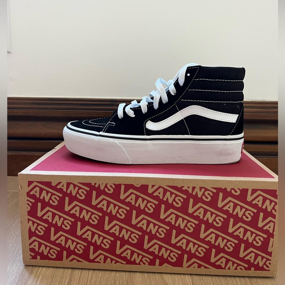 Vans Sk8-Hi Platform 2 in Black/White. Size 7.5W 6.0M.  Like New.
